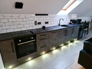 Kuchyň nebo kuchyňský kout v ubytování Lorraine's Loft