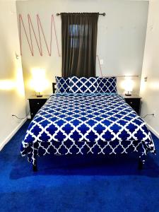 Postel nebo postele na pokoji v ubytování 3 Bedroom Apt in Queens, very close to NYC !