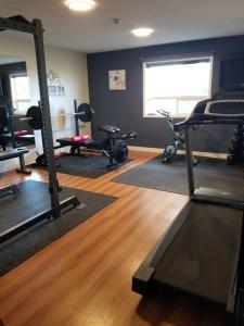 Fitness centrum a/nebo fitness zařízení v ubytování Joys Inn Innisfail, AB