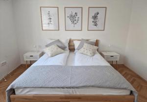 Ein Bett oder Betten in einem Zimmer der Unterkunft Cheyf Modern Studio in Center