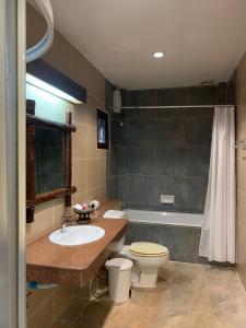 Koupelna v ubytování Baan Hin Sai Resort & Spa