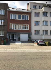 an empty parking lot in front of a building at Friend House in Brussels
