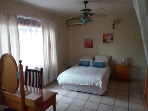 Postel nebo postele na pokoji v ubytování Villa La Corrie GUEST LODGE
