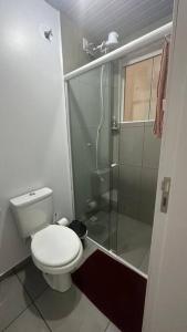 a bathroom with a toilet and a shower at Apto 104 Flamingo, 1P, Único in Pato Branco