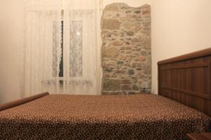 a bedroom with a bed and a window at MAISON 30 in Induno Olona