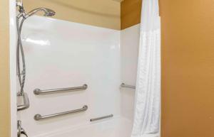 a shower in a bathroom with a shower curtain at Extended Stay America Suites - Chicago - Burr Ridge in Burr Ridge +36 photos
