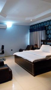 A bed or beds in a room at Haute Aparthotel
