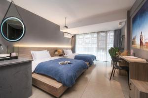 Letto o letti in una camera di Yangshuo EMOJI YOUTH HOSTEL