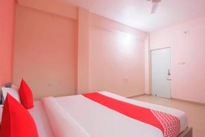 Postel nebo postele na pokoji v ubytování Hotel O Avigna Residency