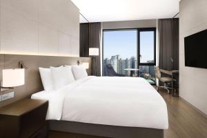 Postelja oz. postelje v sobi nastanitve Four Points by Sheraton Suwon