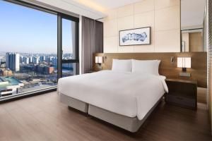 Postelja oz. postelje v sobi nastanitve Four Points by Sheraton Suwon