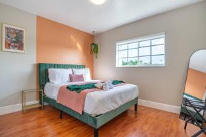 Postel nebo postele na pokoji v ubytování 4 Bed 3 Bath Miami Getaway + 36 fotografií