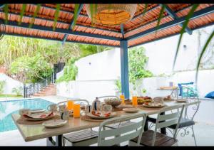 Бассейн в Aguada Anchorage - The Villa Resort, Candolim или поблизости