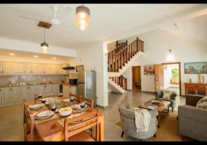 Кухня или мини-кухня в Aguada Anchorage - The Villa Resort, Candolim
