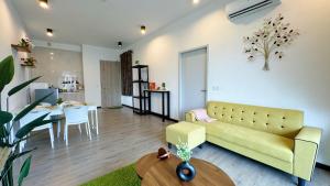 Posezení v ubytování Putrajaya Antara Residence Air-Con Suite Facing Beauty Lake View