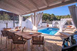 Bazén v ubytovaní Rustic Villa Island Hvar alebo v jeho blízkosti