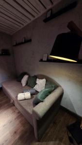 Posezení v ubytování Add Story Guest House
