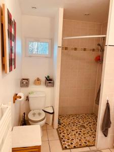 Phòng tắm tại Gîte cosy au calme Les Vies Dansent