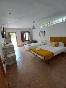 Postel nebo postele na pokoji v ubytování B&B Eguzkitza