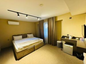 Postel nebo postele na pokoji v ubytování Dastan Hotel Baku