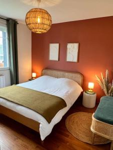 Ένα ή περισσότερα κρεβάτια σε δωμάτιο στο Maison rénovée haut de gamme de centre-ville