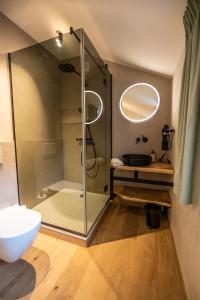 Koupelna v ubytování Maison Victor - gîte 8 personnes dans le centre de Durbuy + 48 fotografií