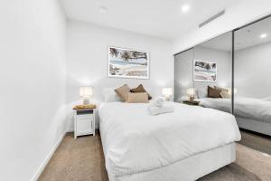 En eller flere senge i et værelse på Coastal Escape in Broadbeach + 29 billeder