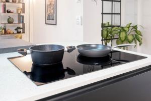 a frying pan sitting on top of a stove at Ca' San Marco - Residenza di Lusso a Due Passi dalla Basilica in Vicenza +28 photos