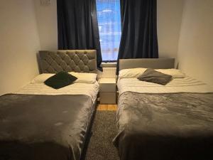 Postel nebo postele na pokoji v ubytování Fleetway Private Rooms