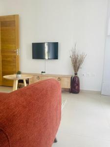 TV a/nebo společenská místnost v ubytování Résidence Les Alizées