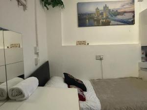 Postel nebo postele na pokoji v ubytování Fleetway Private Rooms