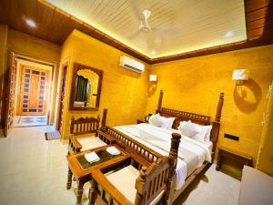 Llit o llits en una habitació de Sky Residency Jaisalmer