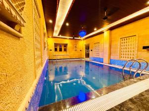 Bazén v ubytování Sky Residency Jaisalmer nebo v jeho okolí