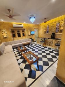 Zona d'estar a Sky Residency Jaisalmer