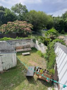 an aerial view of a yard with a garden at Maisonnette pour halte angevine in Les Ponts-de-Cé +2 photos