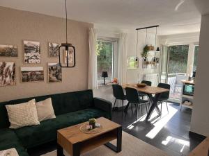 Posezení v ubytování Ferienappartement Schwarzwaldeck in Todtnauberg