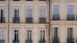 a facade of a building with windows and balconies at Appartement près de la gare St Charles in Marseille