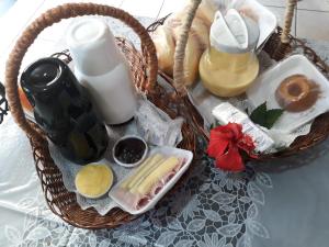 a basket with various items of food in it at Solaris do Atlantico in Ilhéus