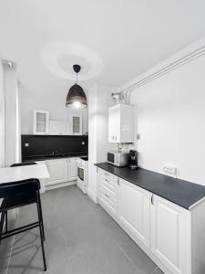 Kuchyň nebo kuchyňský kout v ubytování Le Refuge Châlonnais - City Centre, Wifi, Parking