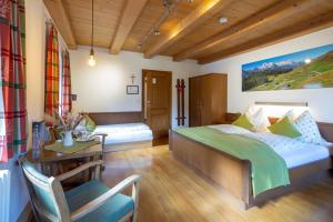 Ein Bett oder Betten in einem Zimmer der Unterkunft Gasthof Maria Kirchental