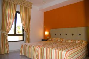 Posteľ alebo postele v izbe v ubytovaní SBH Taro Beach Hotel