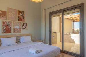 Postel nebo postele na pokoji v ubytování Charming 2-Lvl 3BR Lagoon Home in Shedwan El Gouna, Pool Access