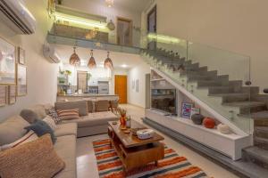 Posezení v ubytování Charming 2-Lvl 3BR Lagoon Home in Shedwan El Gouna, Pool Access