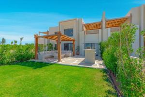 Zahrada ubytování Charming 2-Lvl 3BR Lagoon Home in Shedwan El Gouna, Pool Access