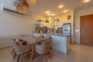 Kuchyň nebo kuchyňský kout v ubytování Charming 2-Lvl 3BR Lagoon Home in Shedwan El Gouna, Pool Access