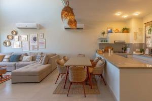 Kuchyň nebo kuchyňský kout v ubytování Charming 2-Lvl 3BR Lagoon Home in Shedwan El Gouna, Pool Access