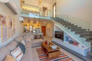 Posezení v ubytování Charming 2-Lvl 3BR Lagoon Home in Shedwan El Gouna, Pool Access