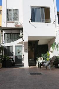 a white building with two chairs and a patio at Tommy's Apartment in Pompei
