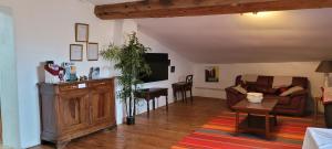 Posedenie v ubytovaní Grande maison de montagne rénovée, du charme