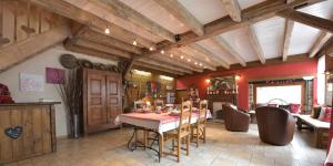 Restaurace v ubytování Chambres d'Hôtes Coeur de Bastié et Ranch du Lévézou
